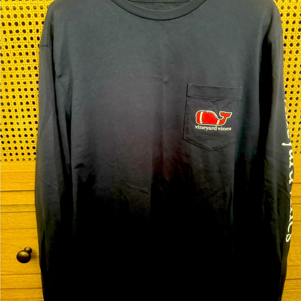 Men’s size medium Vineyard Vines long sleeve tee